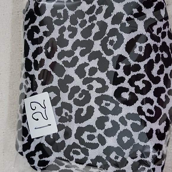 Vince Camuto black and white leopard print long sleeve blouse Size M - Picture 6 of 6